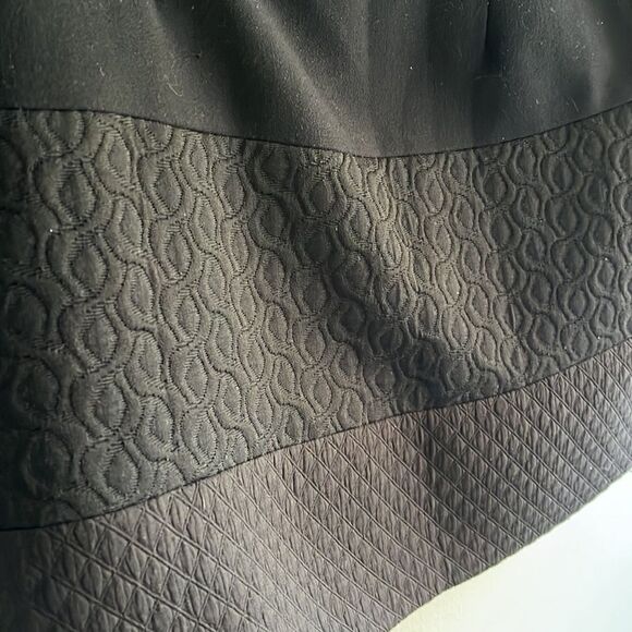 EXCELLENT CONDITION CUTE CABI #926 BLACK WRAPAROUND TEXTURED SWATHE SKIRT SMALL - Picture 7 of 12